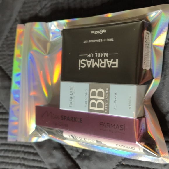 Farmasi make up combo - Picture 12 of 12